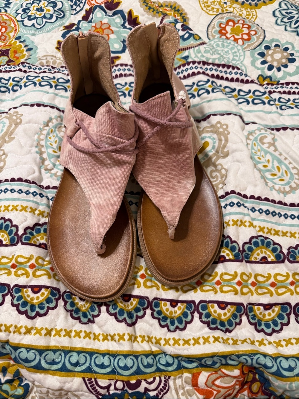 Women's Very G Blush Suede Thong Sandals